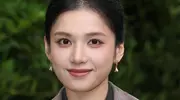 45岁董洁现身巴黎街头，脸凹皮肤松垮瘦成皮包骨，面相变了不敢认