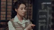 人物命运与局势交织：潜伏中的变数与抉择