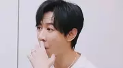 董璇老公被偶遇，汉奸头变狗啃刘海，满脸姨味还装嫩，真是没眼看