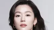 全智贤凉得一点不冤：新剧辱华引众怒，从女神到抵制对象只一步？