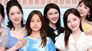 李小璐尴尬了！走秀被男设计师当众亲嘴，甜馨一旁看呆，妈妈害羞