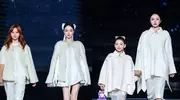 甜馨和小酒窝共同走秀，一个大气一个灵动！还是李小璐董璇教得好