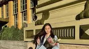李连杰22岁女儿大学毕业，毕业礼与同学狂欢家人没来，长得像利智
