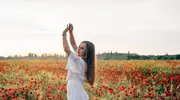 嫉妒者为何总在被嫉妒者面前演戏？背后原因令人唏嘘