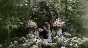 泰勒·斯威夫特官宣订婚，网友调侃像英语体育老师结合