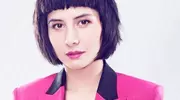 赌王女儿何超仪被偶遇，面容苍老了很多，老公陈子聪大病初愈