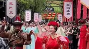 落地的凤凰不如鸡！这几位明星为养家糊口沦落街头卖艺，令人惋惜