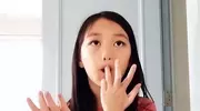 李亚鹏父女出席活动！19岁李嫣明媚皓齿，“兔唇”消失，人超美