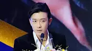 亲妈是制片人，干妈是导演，20年都捧不红的他，却在改名后火了