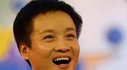 阎维文晚节不保，67岁开演唱会捞金恶评如潮，他却扬言回报家乡