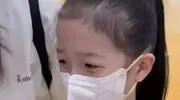 戴娇倩带9岁女儿看医生，安欣太瘦让妈妈愁坏啦