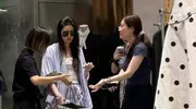 成都偶遇刘亦菲！20万LV包抢镜，不上相的她私下竟如此惊艳？