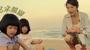 李亚男带俩女儿海滩跳舞，老大似王祖蓝老二仅嘴像，都超美