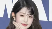张元英红毯惊艳，美貌背后竟藏这般争议？