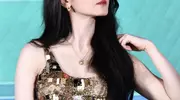 迪丽热巴似亮片神下凡，普通人模仿会翻车还是逆袭？