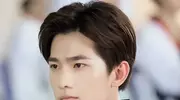 34岁生日孤独落寞，杨洋感受娱乐圈冷暖，人情世态在光鲜背后尽显