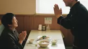 挑选伴侣，不妨留意他对服务员的态度不颐指气使还常挂着“谢谢”的人，人品肯定差不了