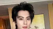 王鹤棣辟谣恋情，李雪琴自曝生病…才一天，娱乐圈曝出多个大瓜