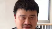 姚明全家苏州游现身，女儿高挑穿衣成熟，丈母娘身材纤瘦惊艳亮相