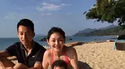 大S风波再起，死后闹剧不断，墓碑被围观，母亲前夫都不消停