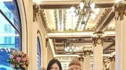 71岁林青霞在国外放飞了，穿粉卫衣+红裤子好减龄，看着最多40岁