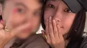 58岁姜武携家人与好友聚会，妻子和儿女罕见亮相，46秦岚低调现身