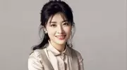 舍弃初恋嫁富商，被称“女版陈世美”的周涛，离开央视后现状如何