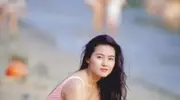 15岁出道，27岁演三级，33岁成影后，她人生比港剧还精彩