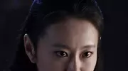 《伪装者》里唯一没红的演员！当年被胡歌撞断锁骨的她，现状怎样