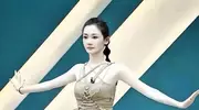 娱乐圈名利诱惑关系复杂，真挚爱情尤为珍贵