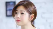 明星离婚后隐私遭曝光，八岁孩子卷入舆论漩涡。