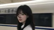 高铁拍照还在比剪刀手？学学这些姿势，让你美出圈！