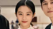 黄磊也没能想到，19岁的女儿黄多多，跟何炅走上了一条“上坡路”