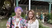 42岁徐子淇新加坡亮相，金发搭露脐装不像四胎妈妈，对李嘉诚言听计从