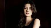 吴千语欧洲美照曝高低肩隐患，昔日话题女王今获网友关心