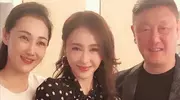 韩磊出轨风波升级！女友晒聊天记录，疑妻子王燕直播揭更多黑历史