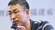 “央视一哥” 白岩松，因一句话 “跌落神坛”，如今57岁老到认不出