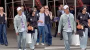 李克勤在国外街头被偶遇！他怎么老成这样了？看了很心疼！