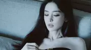 古力娜扎穿黑抹胸裙美出天际，气质高贵似仙女！