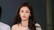 花少7马思纯被赞像“白月光回国”！穿搭在线发型有氛围感，绝美