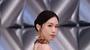 何沛珈连身衣+牛仔裤劲火辣，对着镜头狂摆姿势，窈窕曲线获赞