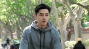 43岁胡歌上海被偶遇，携妻子现身某楼盘，全程没笑脸，穿搭惹争议