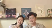 75岁谭咏麟穿万元名牌吃平价面包！网友偷拍一张图，暴露了真实面