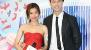 男方被爆出轨，女方当众黑脸，结果他俩没离婚？