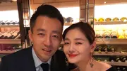 汪小菲产品下架当天，大S纪念长椅落地，造价曝光，铭牌23字抢眼
