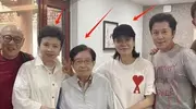 62岁毛阿敏和63岁董文华罕见同框！一个豪门守寡，一个风韵犹存
