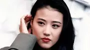 2024年，周海媚在北京下葬，墓地简陋，造型奇特，墓志铭令人深思