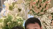 佟大为庆祝结婚18周年，全程拎包当跟班，复刻18年前老菜单好有心