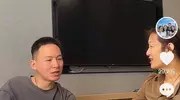 谢妈见儿子激动落泪，三问两答引热议，谢浩男拒带货真相何在