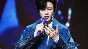 刘宇宁为已故粉丝留座，感动全网。网友点赞：这才是德艺双馨艺人